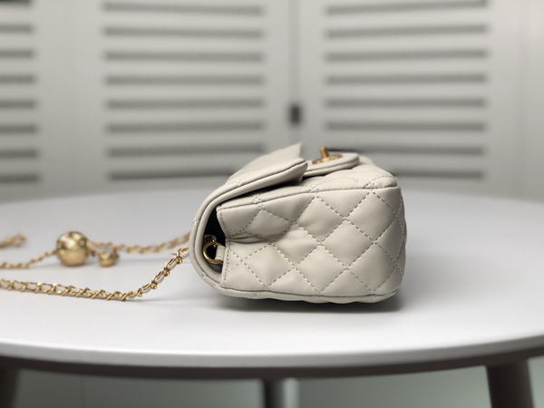 シャネルバッグ背面デザイン